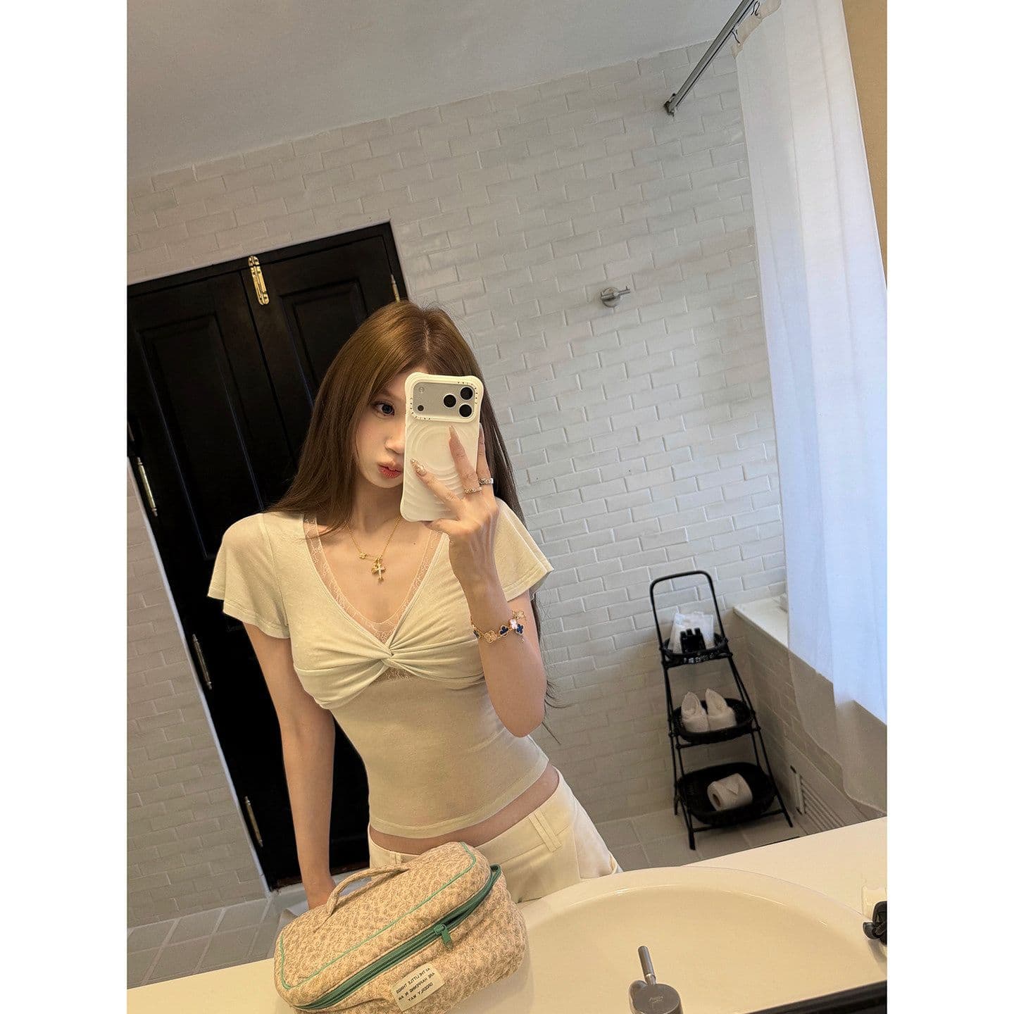 tongiiuu 되돌리기 En 리 V넥 레이스 비틀림 반팔 티셔츠 여성 몸매 가꾸기 슬림해 보이는 맨위 이미지 3