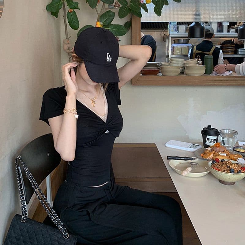 tongiiuu 되돌리기 En 리 V넥 레이스 비틀림 반팔 티셔츠 여성 몸매 가꾸기 슬림해 보이는 맨위 이미지 2