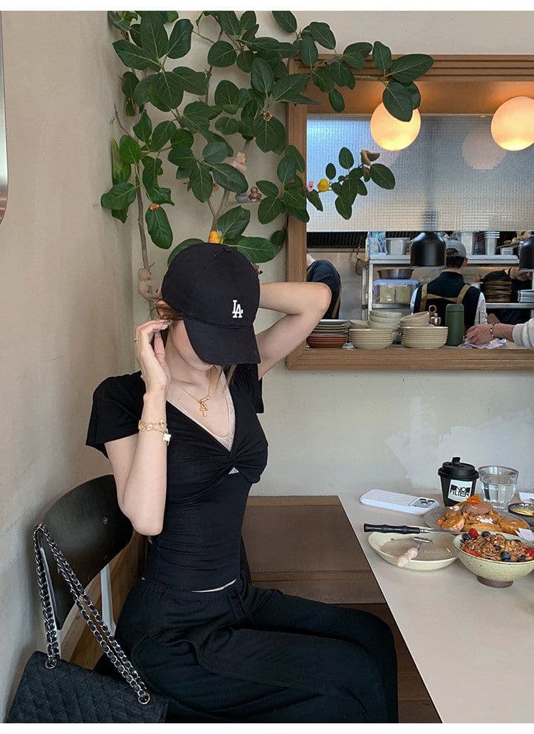 tongiiuu 되돌리기 En 리 V넥 레이스 비틀림 반팔 티셔츠 여성 몸매 가꾸기 슬림해 보이는 맨위 상세 이미지 4