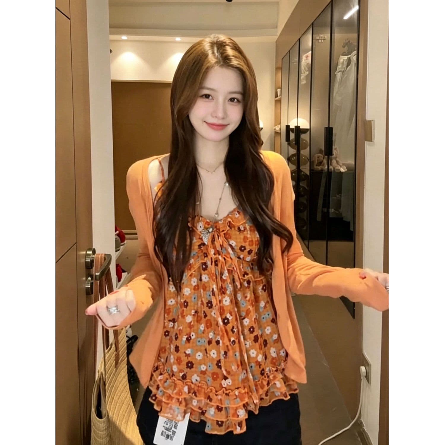 디자인 센스 프릴 꽃무늬 조끼 슬립 여성 의류 여름 2026 새로운 V넥 레이스업 허리 수축 슬림해 보이는 맨위 이미지 3