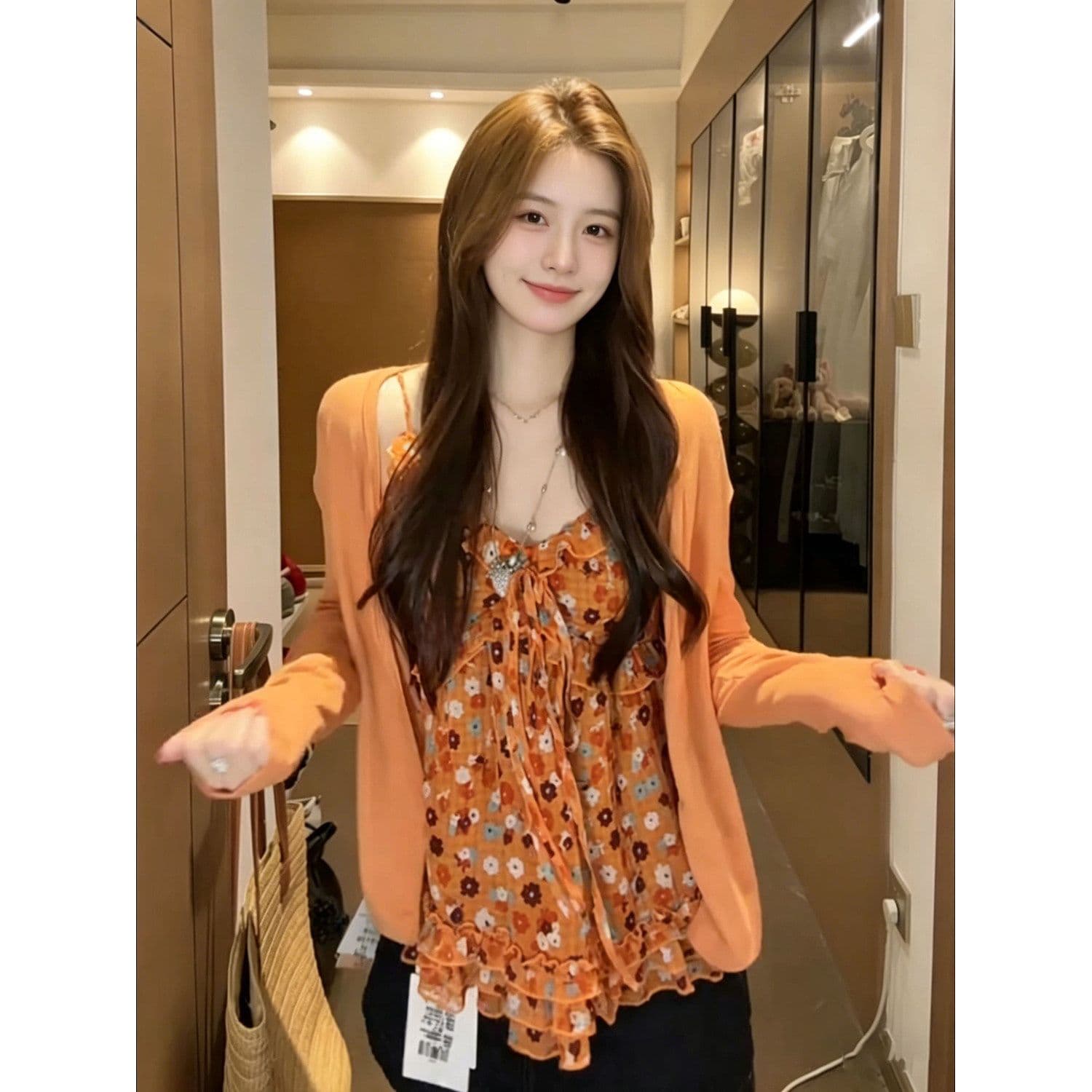 디자인 센스 프릴 꽃무늬 조끼 슬립 여성 의류 여름 2026 새로운 V넥 레이스업 허리 수축 슬림해 보이는 맨위 상세 이미지 4