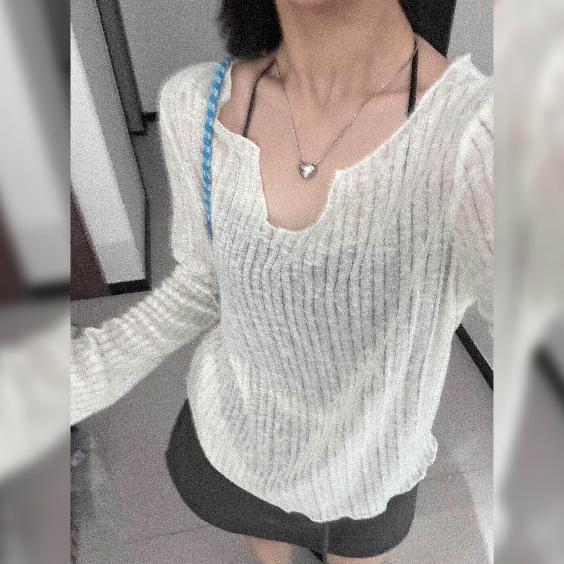 망사 눈꽃 홀로우 아웃 긴팔 V넥 티셔츠 여성 여름 새로운 루즈핏 느긋한 자외선 차단 통기성 블라우스 맨위 상세 이미지 6