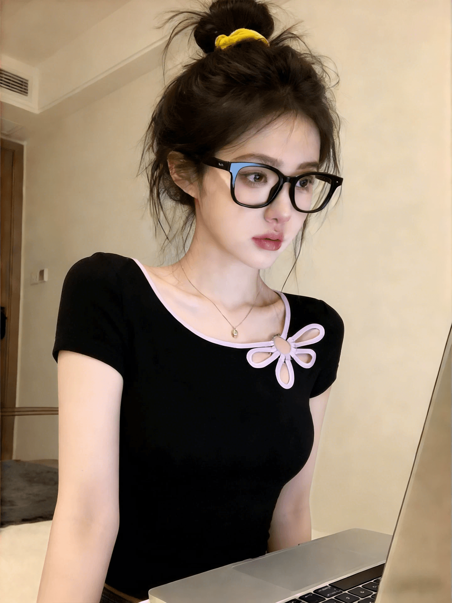 40 오스트리아 세대 서울 220 그램 순면 아메리칸 검정색 홀로우 아웃 꽃 긍정적 인 어깨 반팔 티셔츠 상세 이미지 3