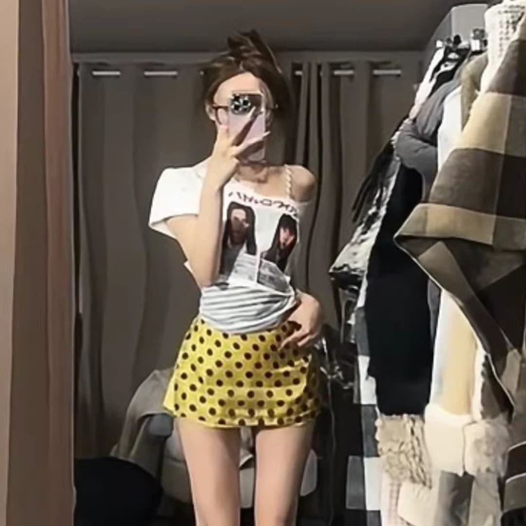 섹시함 바람 핫걸 ins 초상화 프린트 티셔츠 여성 여름 새로운 화이트 투피스 세트 쇼트 스타일 순수한 욕망 슬림해 보이는 맨위