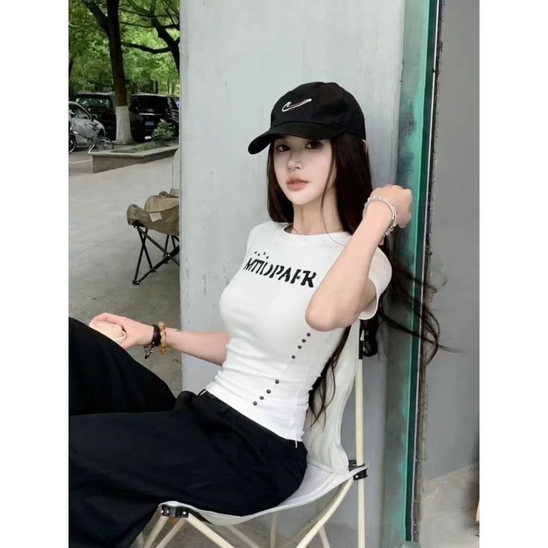 라이 우아한 1 1 와 사고 방식 흔들다 칼라 오프숄더 반팔 티셔츠 여성 2026 여름 새로운 슬림해 보이는 아름다운 맨위 이미지 2