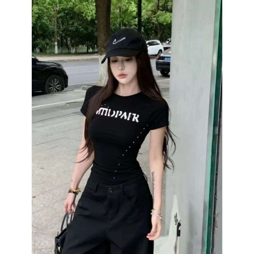 라이 우아한 1 1 와 사고 방식 흔들다 칼라 오프숄더 반팔 티셔츠 여성 2026 여름 새로운 슬림해 보이는 아름다운 맨위 이미지 4