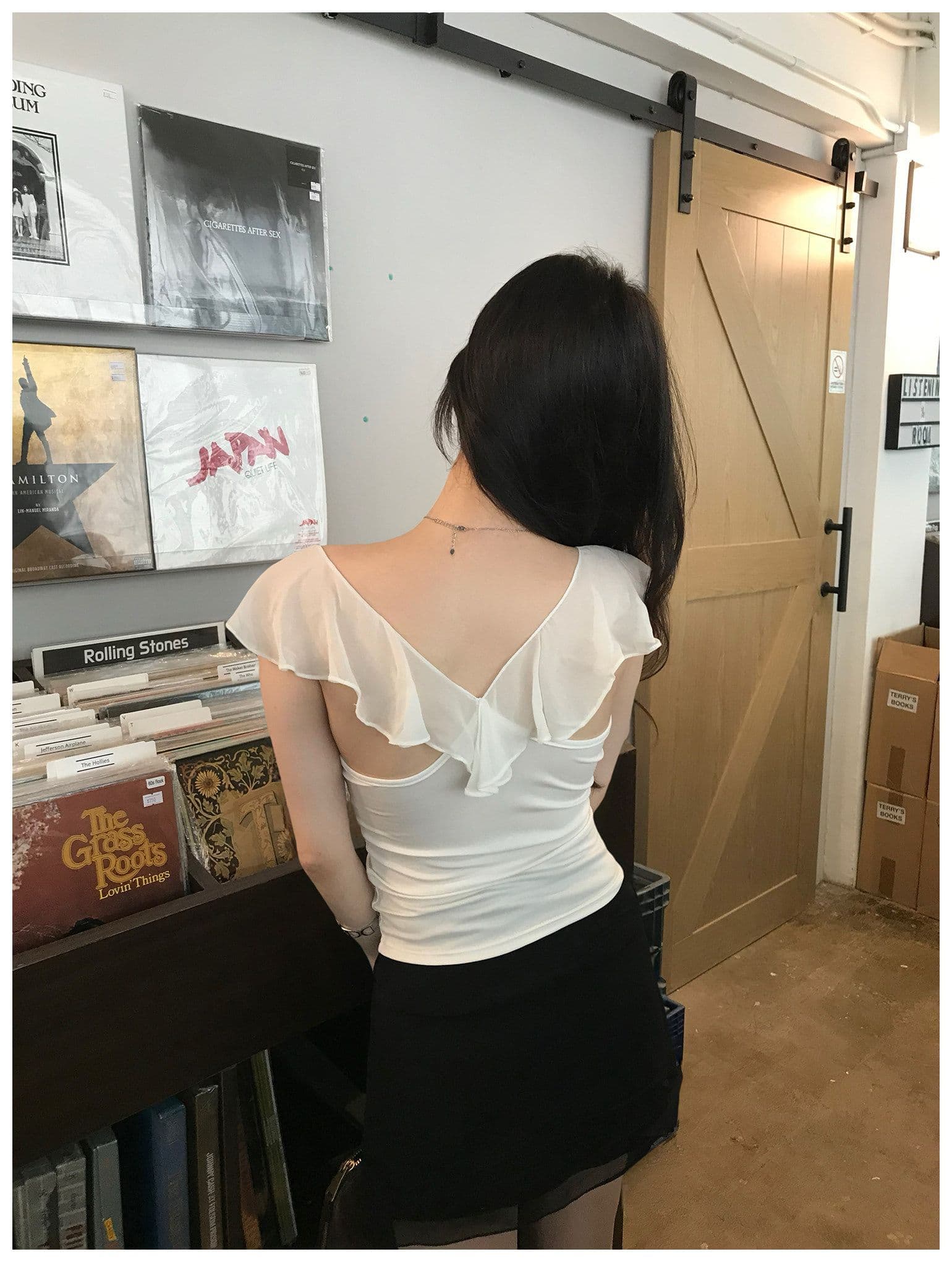 2026 새로운 여름 여성 흔들다 칼라 조끼 슬립 몸매 가꾸기 디스플레이 얇고 작은 날다 소매 다용도 맨위 트렌디 이미지 2