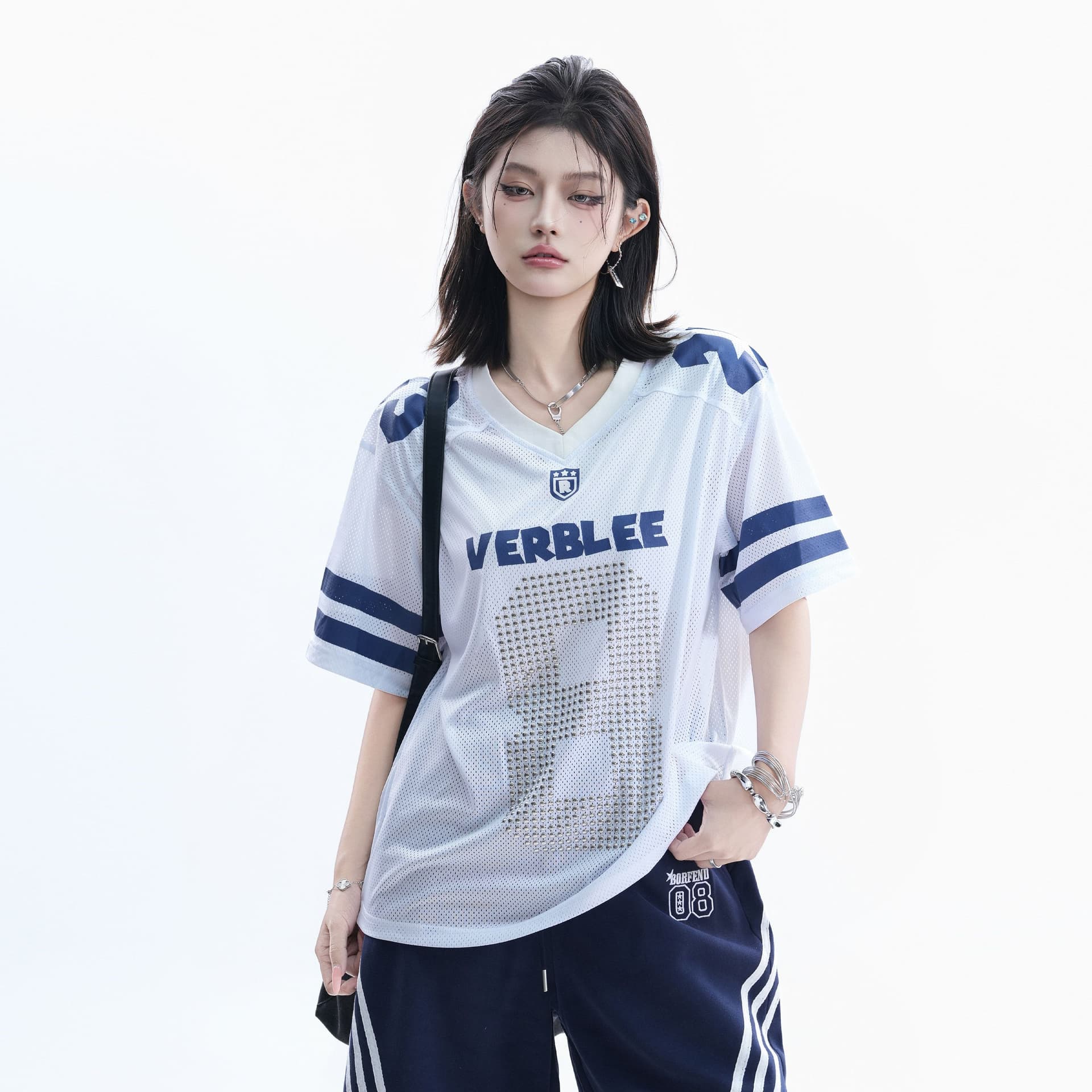 원본 것 프린트 뜨거운 구슬 보안 버클 알파벳 레트로 스타일 V넥 반팔 아메리칸 티셔츠 여성 검정색 상세 이미지 5
