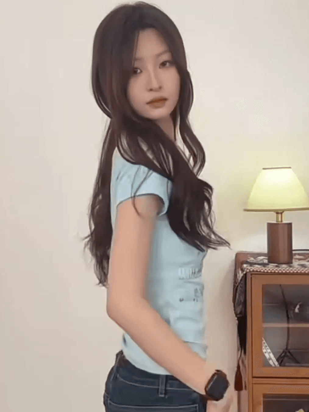 40 차가운 실크 코튼 220 그램 한 부서 신선함 소녀 참고 프린트 긍정적 인 어깨 반팔 티셔츠 상세 이미지 2