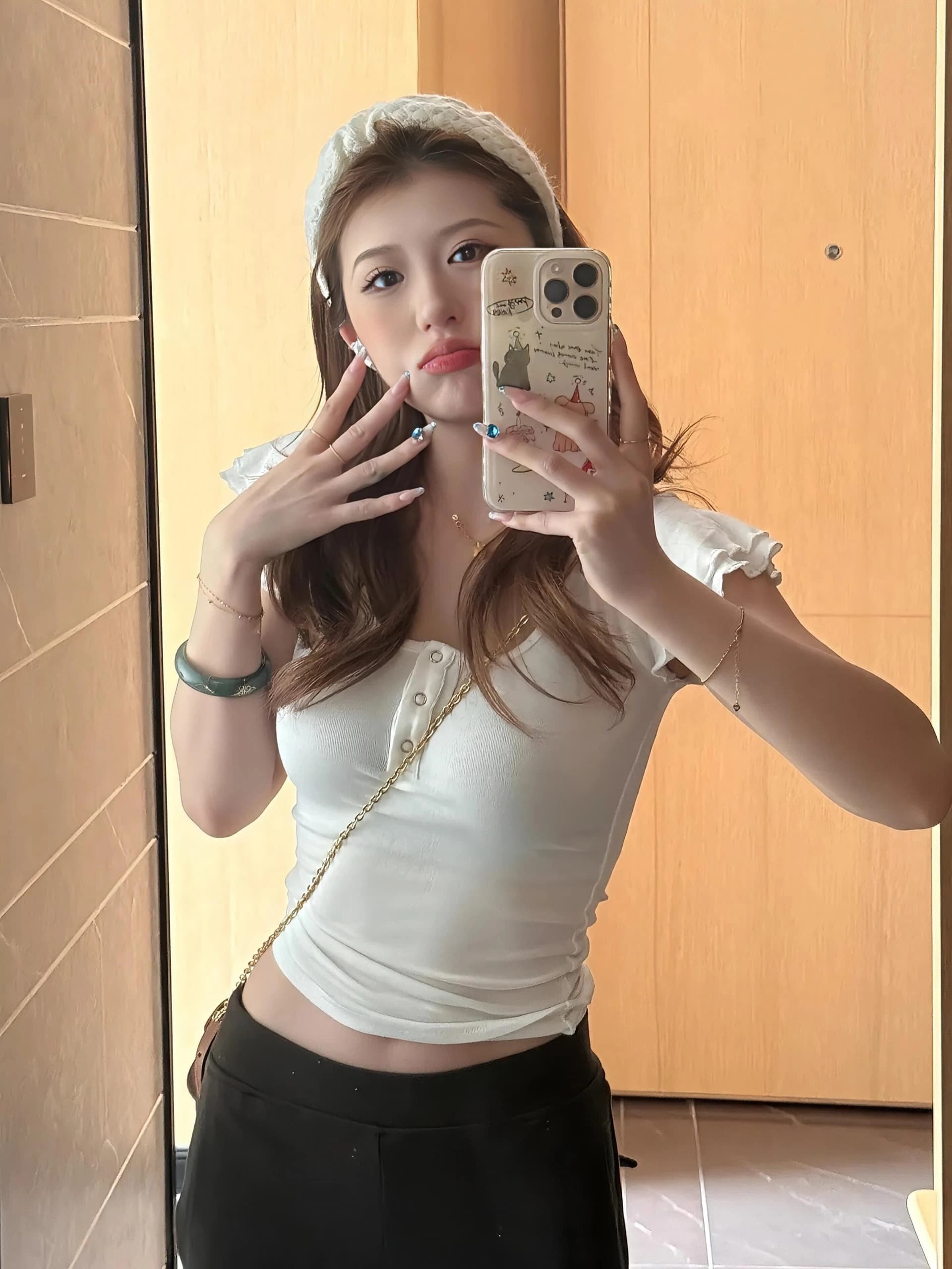 프랑스식 작은 날다 소매 프릴 u 칼라 조끼 몸매 가꾸기 슬림해 보이는 여름 회색 반팔 티셔츠 맨위 상세 이미지 4