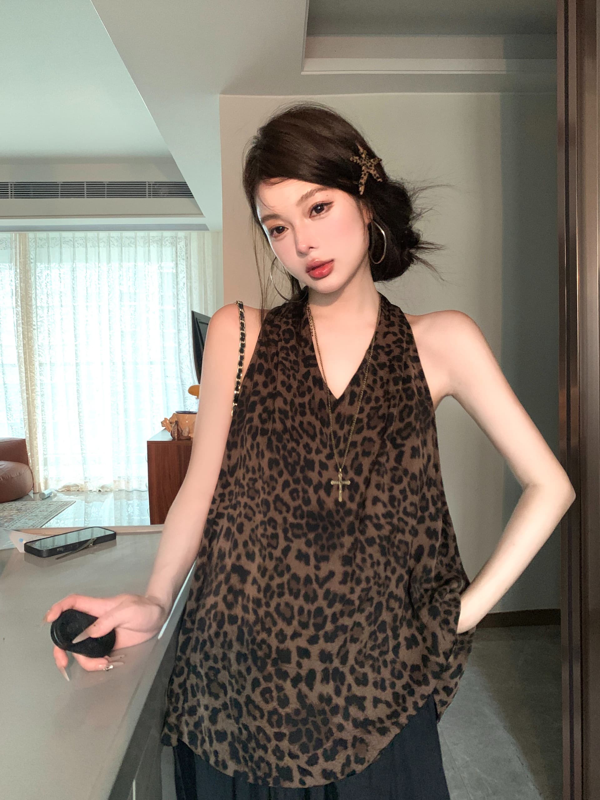 레트로 레오파드 무늬 백리스 행침 목 조끼 여성 2026 여름 새로운 패션 핫걸 바람 품격 V넥 슬립 맨위