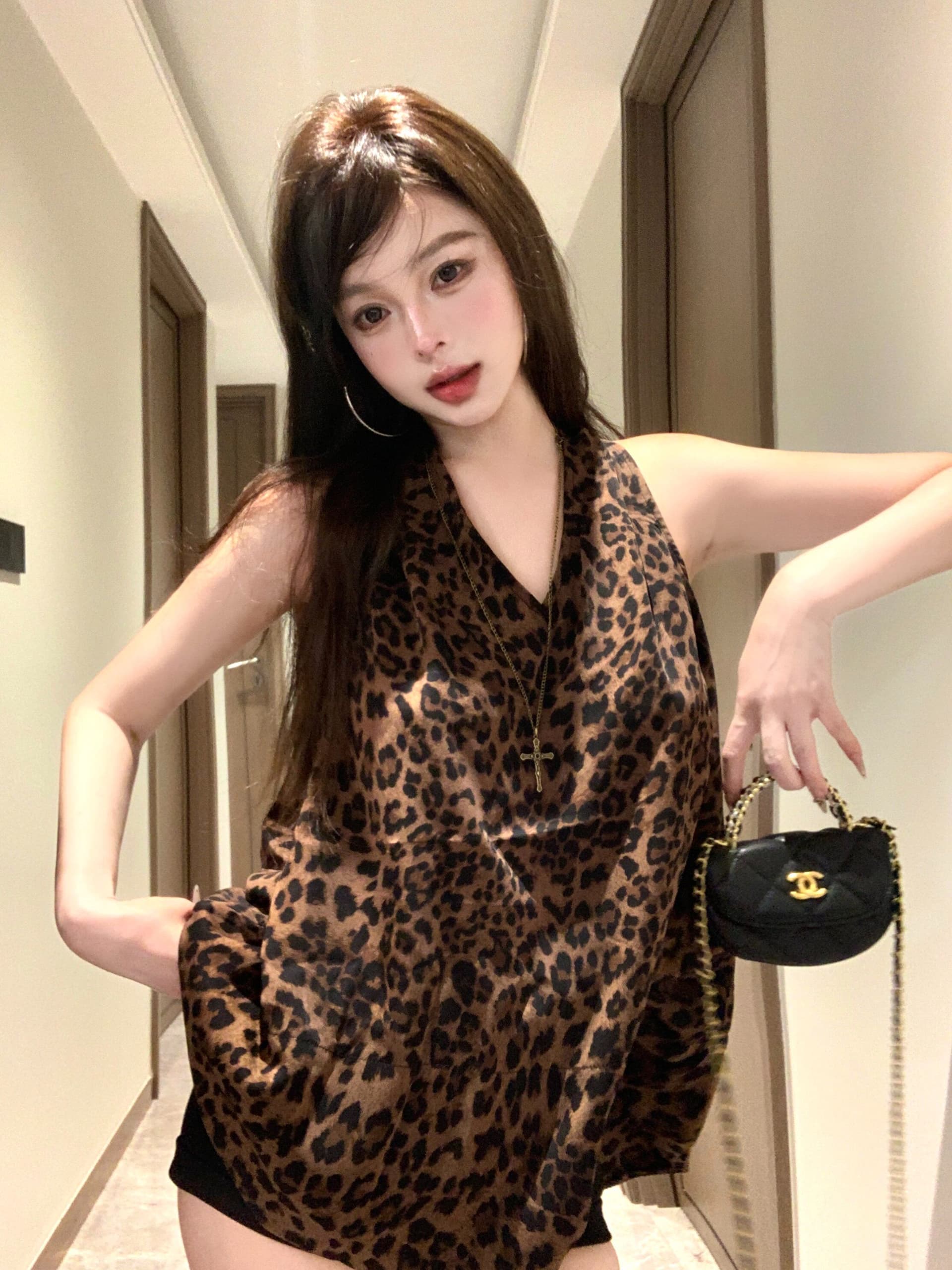 레트로 레오파드 무늬 백리스 행침 목 조끼 여성 2026 여름 새로운 패션 핫걸 바람 품격 V넥 슬립 맨위 이미지 4