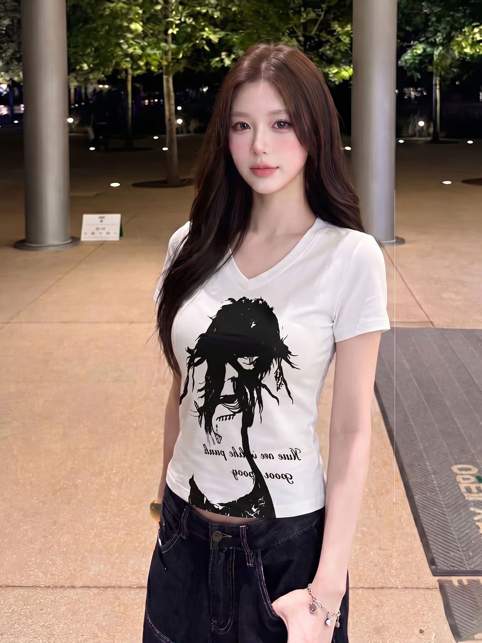 230 크 모달 한 부서 캐주얼 화이트 인물 프린트 V넥 반팔 티셔츠 여성 몸매 가꾸기 슬림해 보이는 미니멀리즘 맨위 상세 이미지 3