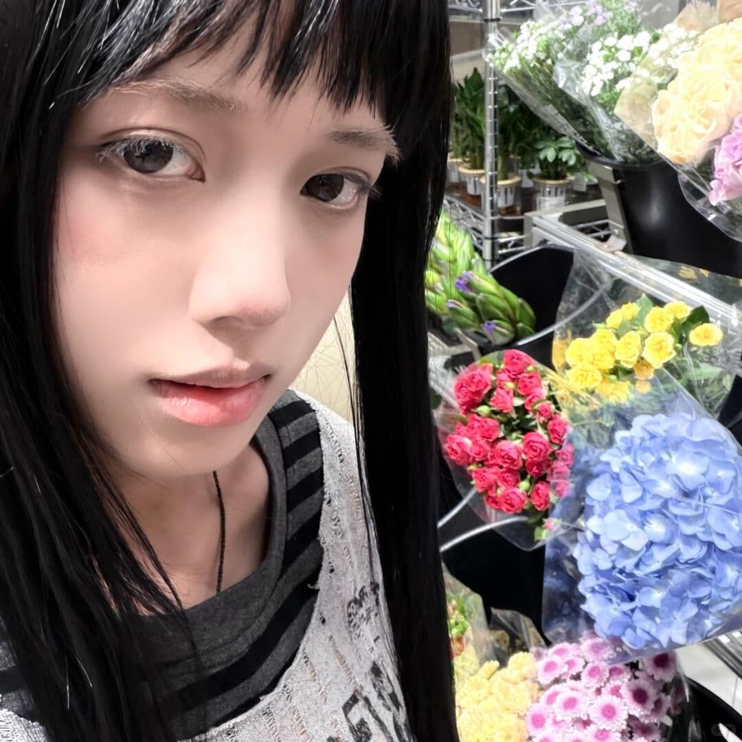 광저우 원단 원본 솜씨 찢어진 부분 통기성 스트라이프 페이크 레이어드 루즈핏 긴팔 맨위 여성 이미지 2