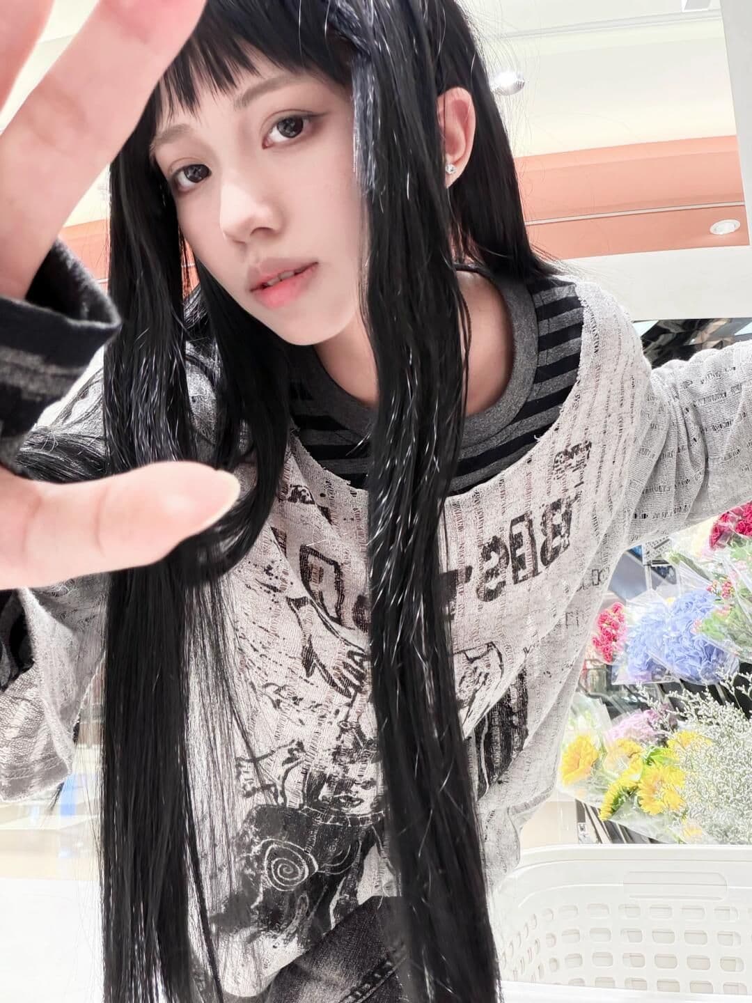 광저우 원단 원본 솜씨 찢어진 부분 통기성 스트라이프 페이크 레이어드 루즈핏 긴팔 맨위 여성 상세 이미지 1