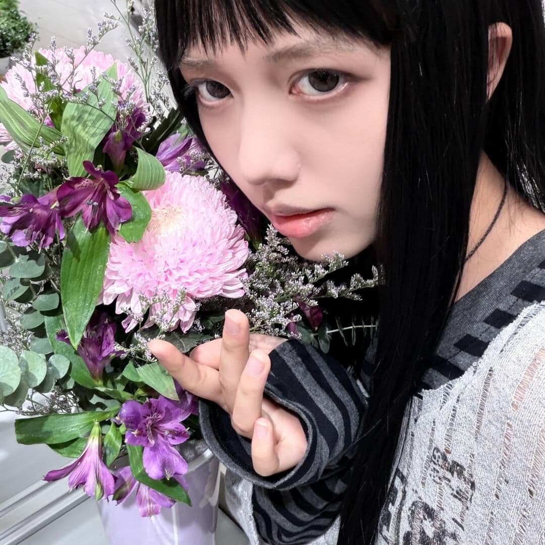 광저우 원단 원본 솜씨 찢어진 부분 통기성 스트라이프 페이크 레이어드 루즈핏 긴팔 맨위 여성 상세 이미지 2