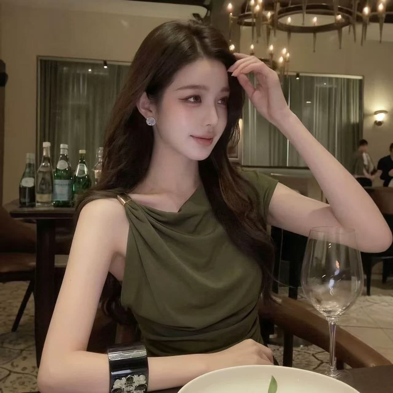 모달 260 그램 고유 한 비틀림 금속 버클 오프숄더 반팔 티셔츠 여성 작은 대중 디자인 센스 맨위 이미지 3