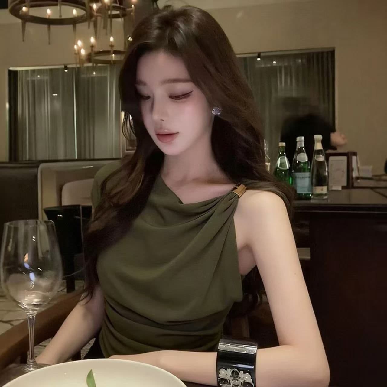 모달 260 그램 고유 한 비틀림 금속 버클 오프숄더 반팔 티셔츠 여성 작은 대중 디자인 센스 맨위 상세 이미지 2