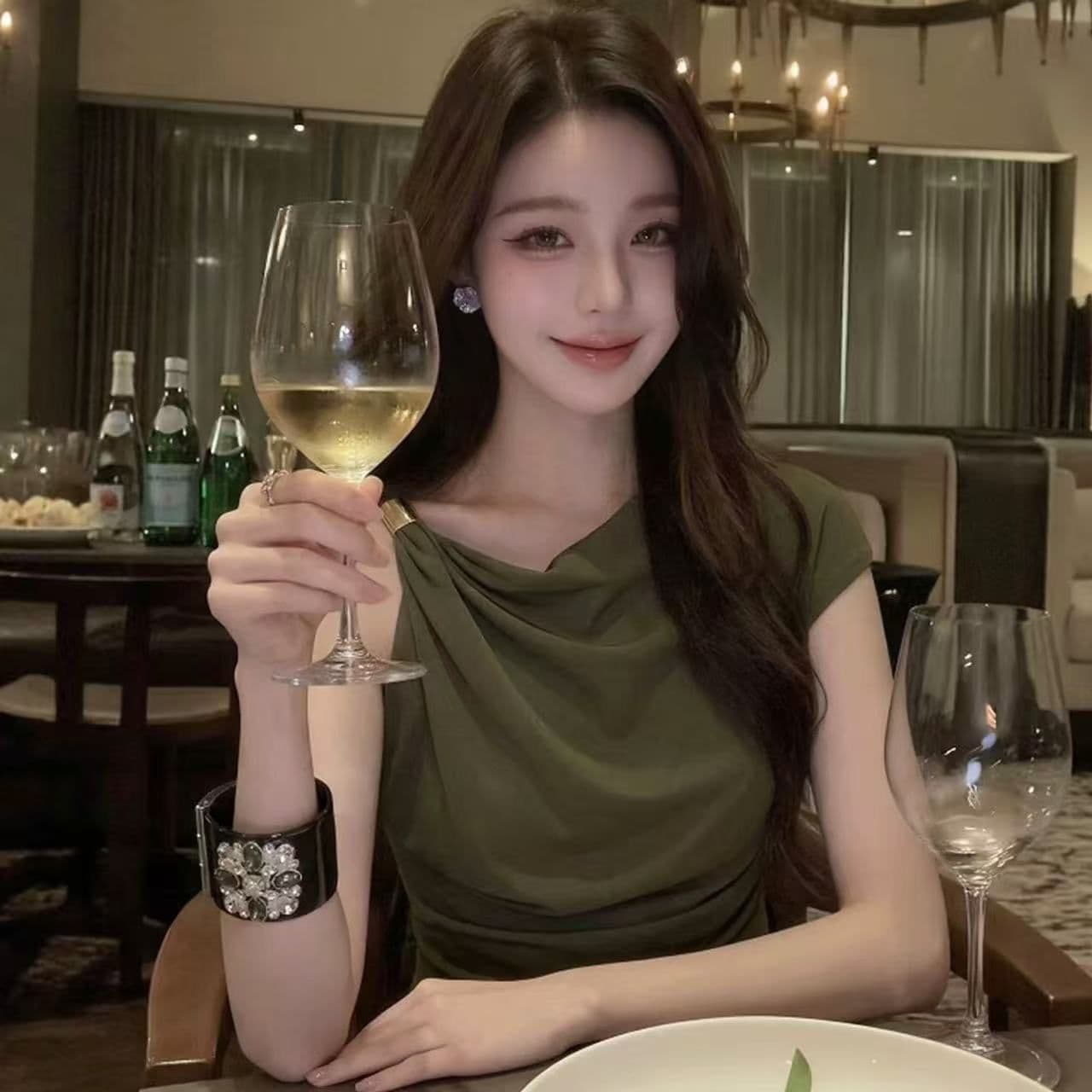 모달 260 그램 고유 한 비틀림 금속 버클 오프숄더 반팔 티셔츠 여성 작은 대중 디자인 센스 맨위 상세 이미지 4