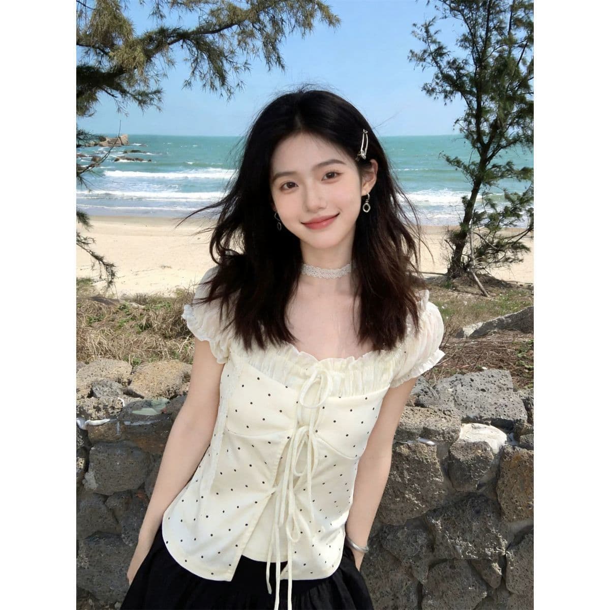 부드러운 바람 디자인 센스 살구 색상 페이크 레이어드 스트랩 여성 2026 여름 새로운 프랑스식 품격 작은 대중 다용도 맨위