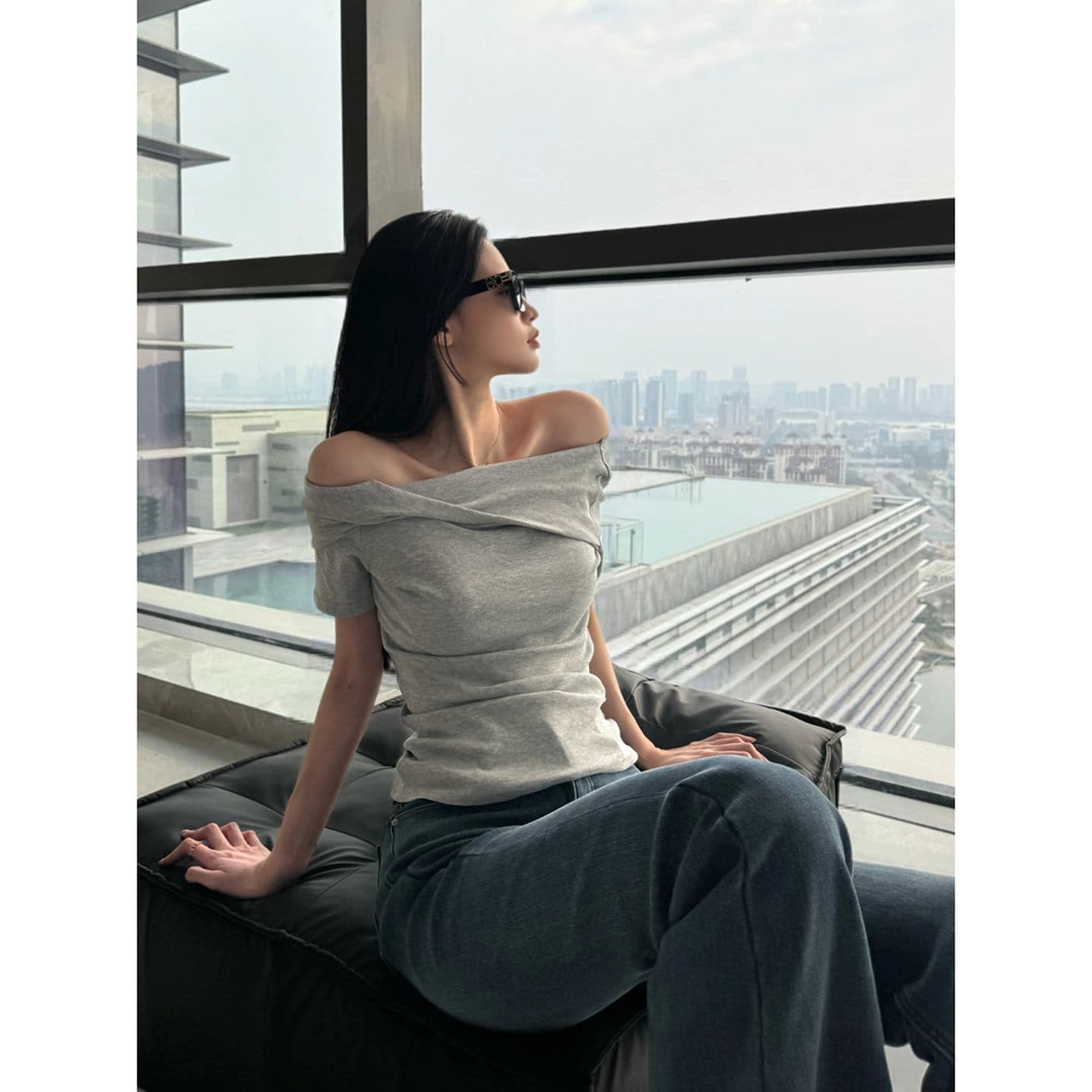 원본 것 새로운 비스듬한 칼라 오프숄더 매듭 반팔 티셔츠 디자인 센스 맨위