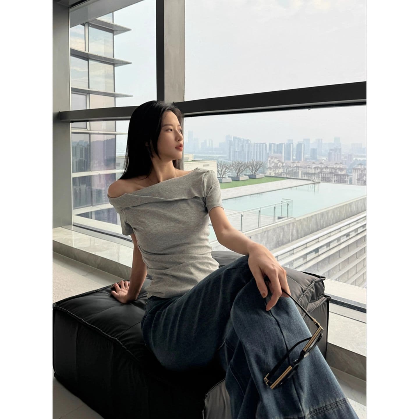 원본 것 새로운 비스듬한 칼라 오프숄더 매듭 반팔 티셔츠 디자인 센스 맨위 이미지 2