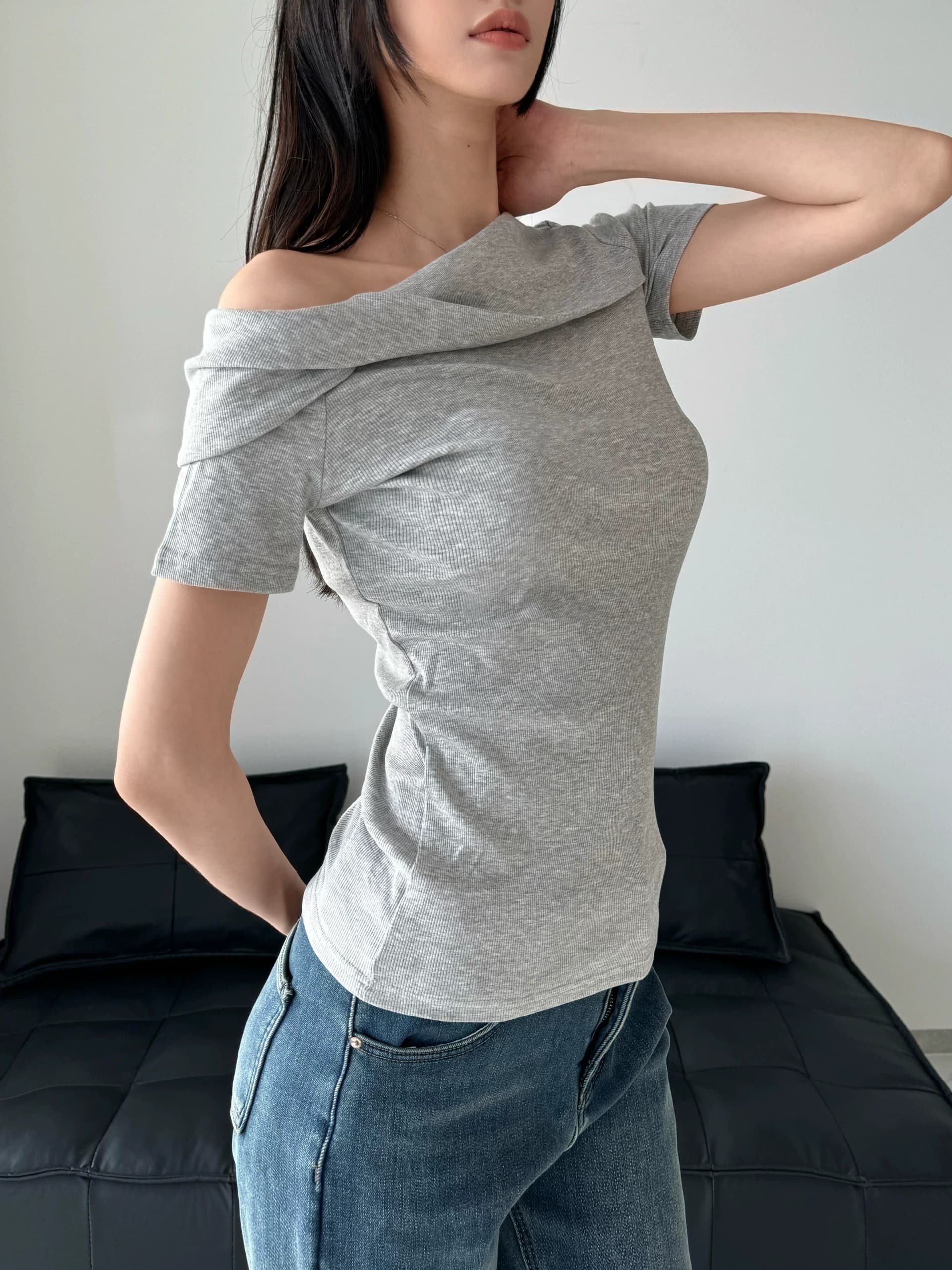 원본 것 새로운 비스듬한 칼라 오프숄더 매듭 반팔 티셔츠 디자인 센스 맨위 상세 이미지 6
