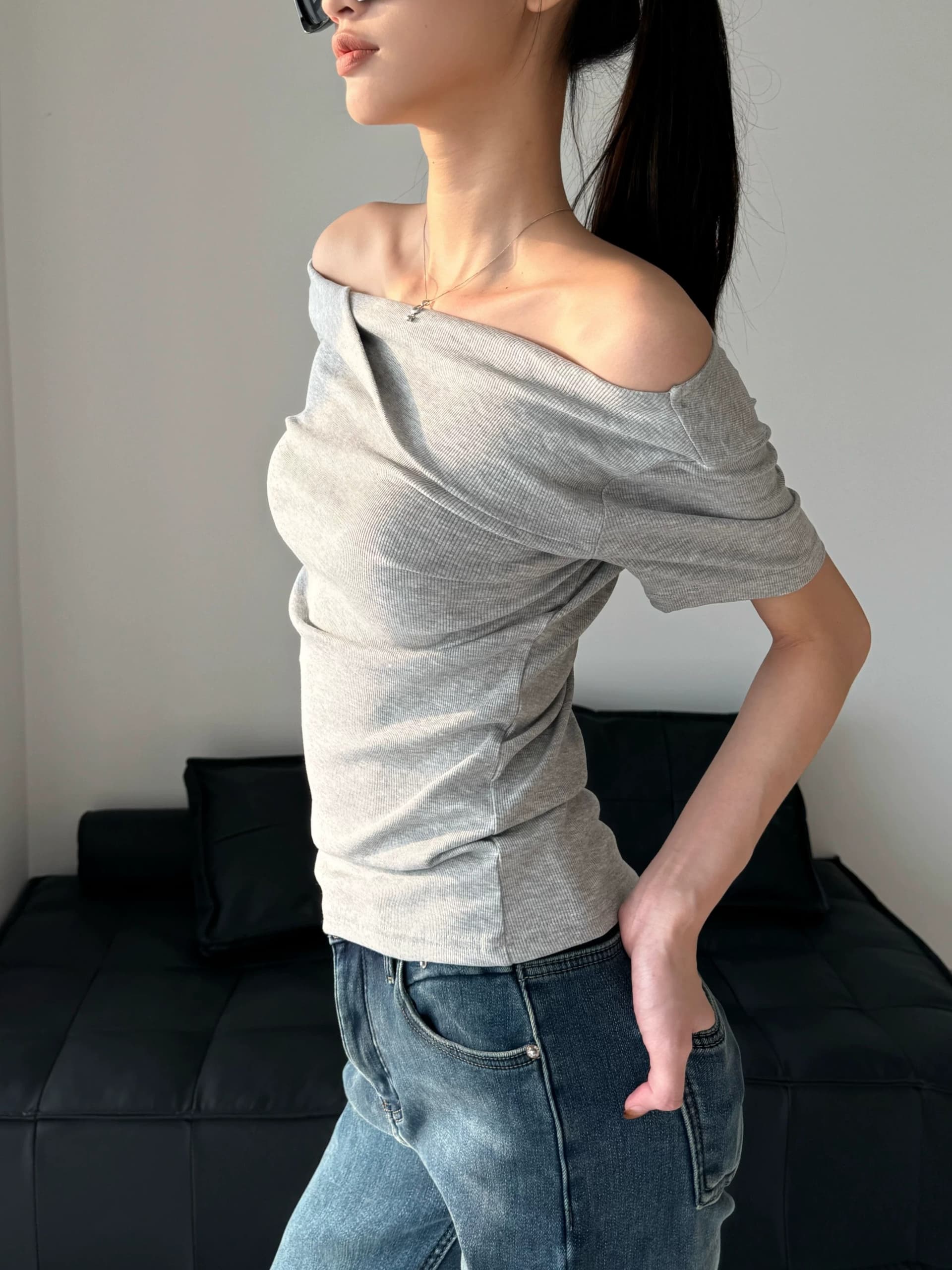 원본 것 새로운 비스듬한 칼라 오프숄더 매듭 반팔 티셔츠 디자인 센스 맨위 상세 이미지 8