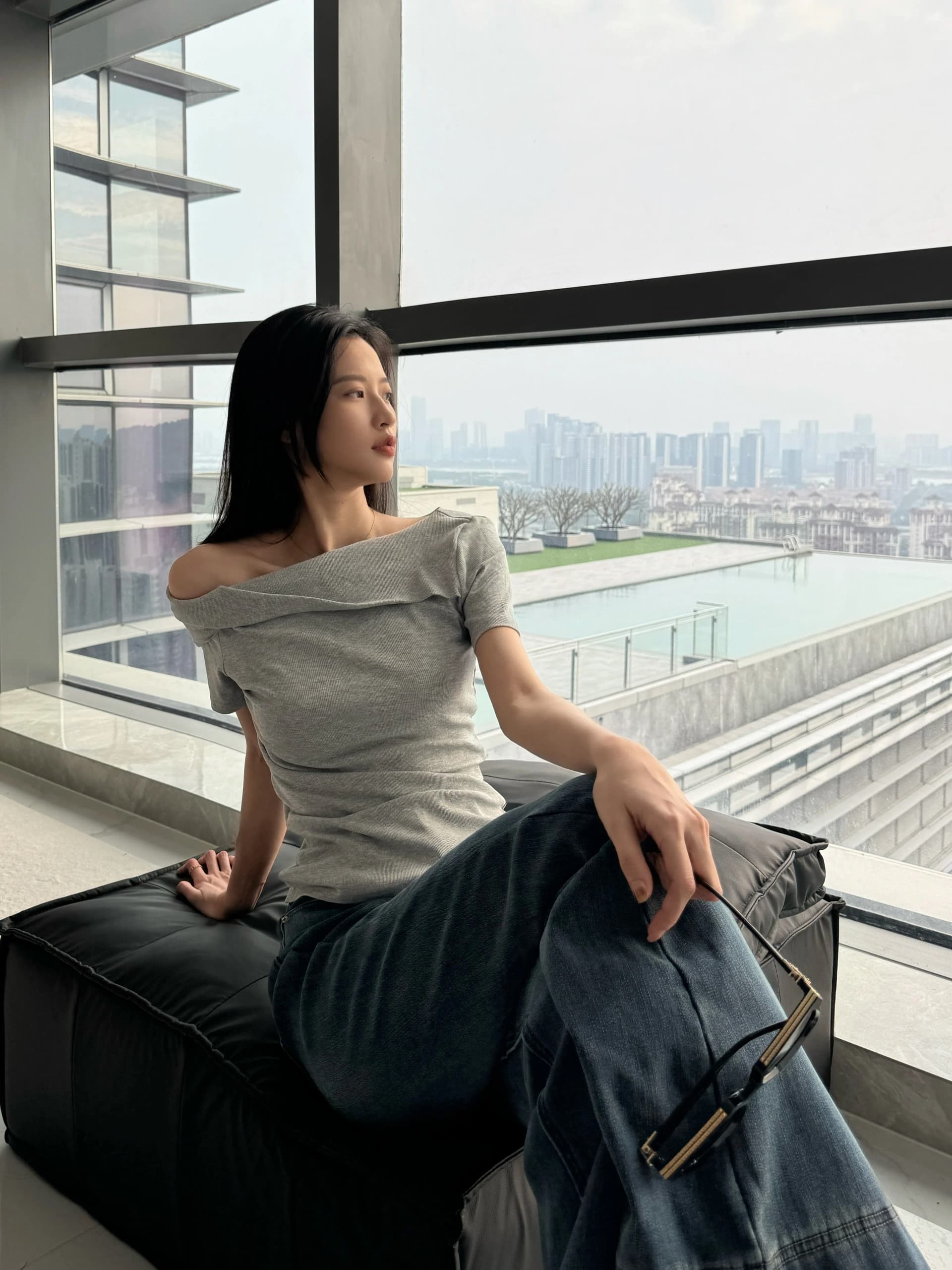 원본 것 새로운 비스듬한 칼라 오프숄더 매듭 반팔 티셔츠 디자인 센스 맨위 상세 이미지 11