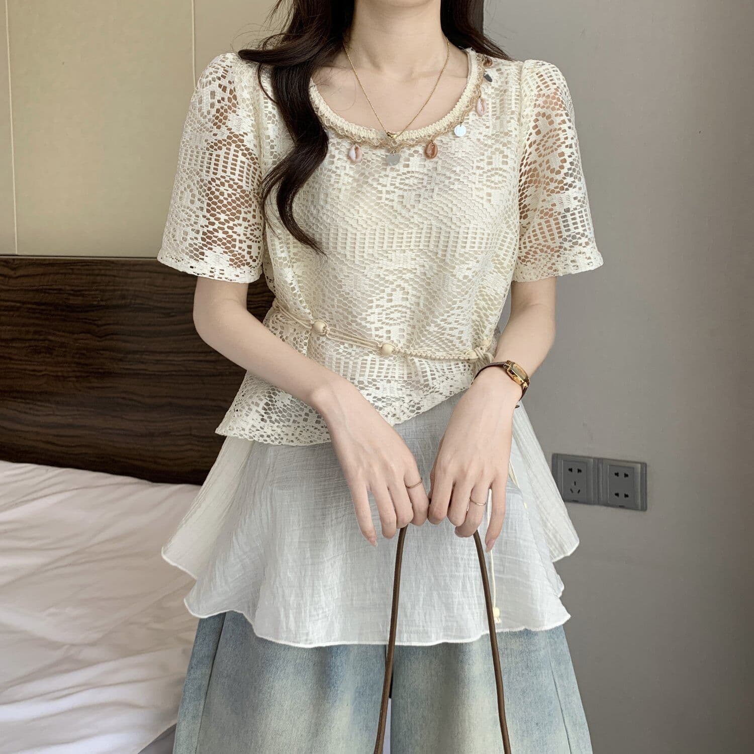 2026 웨이브 놀이 부서 자수 홀로우 아웃 반팔 레이스 셔츠 맨위 여성 여름 페이크 레이어드 표지 배 셔츠 상세 이미지 8