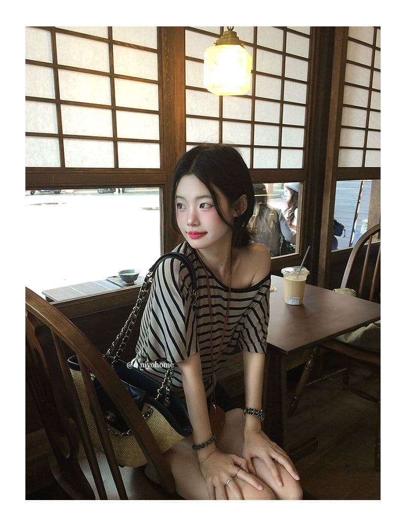 작은 요정 니켈 어린이 스트라이프 비스듬한 어깨 티셔츠 여성 2026 여름 작은 대중 새로운 슬림해 보이는 허리 수축 배색 오프숄더 작은 맨위 상세 이미지 13