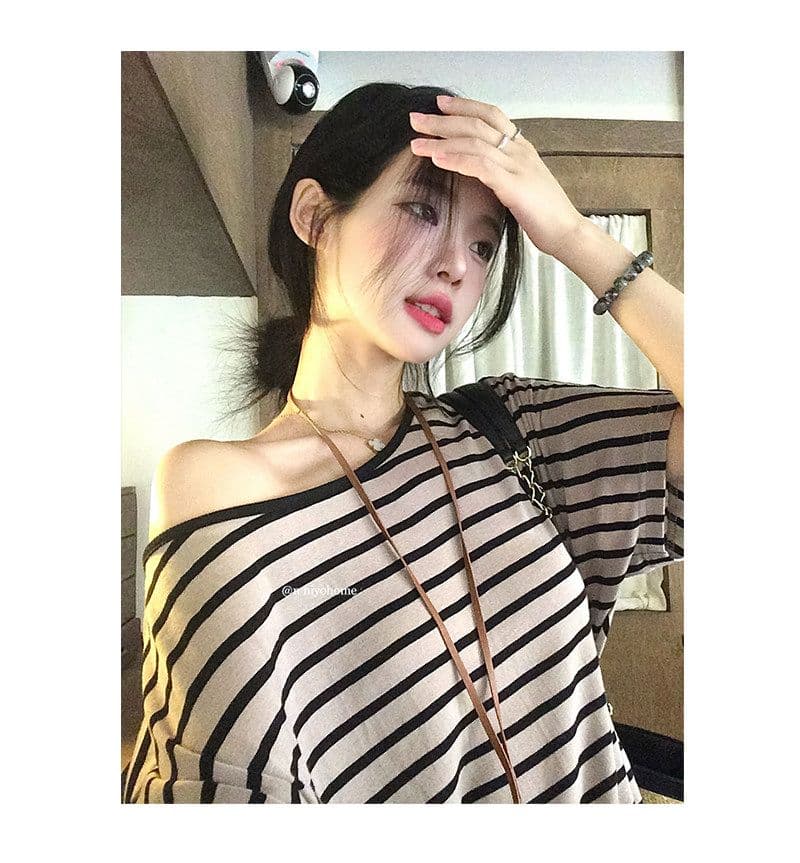 작은 요정 니켈 어린이 스트라이프 비스듬한 어깨 티셔츠 여성 2026 여름 작은 대중 새로운 슬림해 보이는 허리 수축 배색 오프숄더 작은 맨위 상세 이미지 14