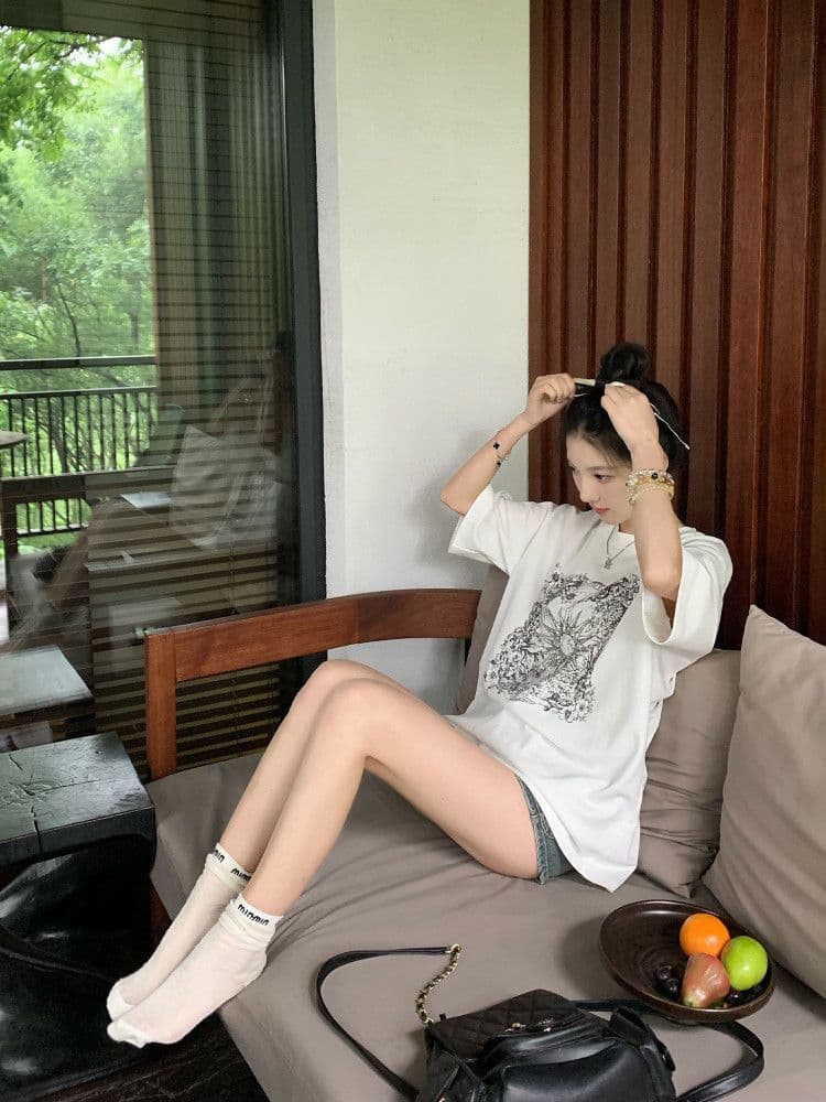원본 원단 핫픽스 화이트 핫픽스 반팔 티셔츠 여성 디자인 센스 레트로 라운드 넥 프린트 루즈핏 맨위