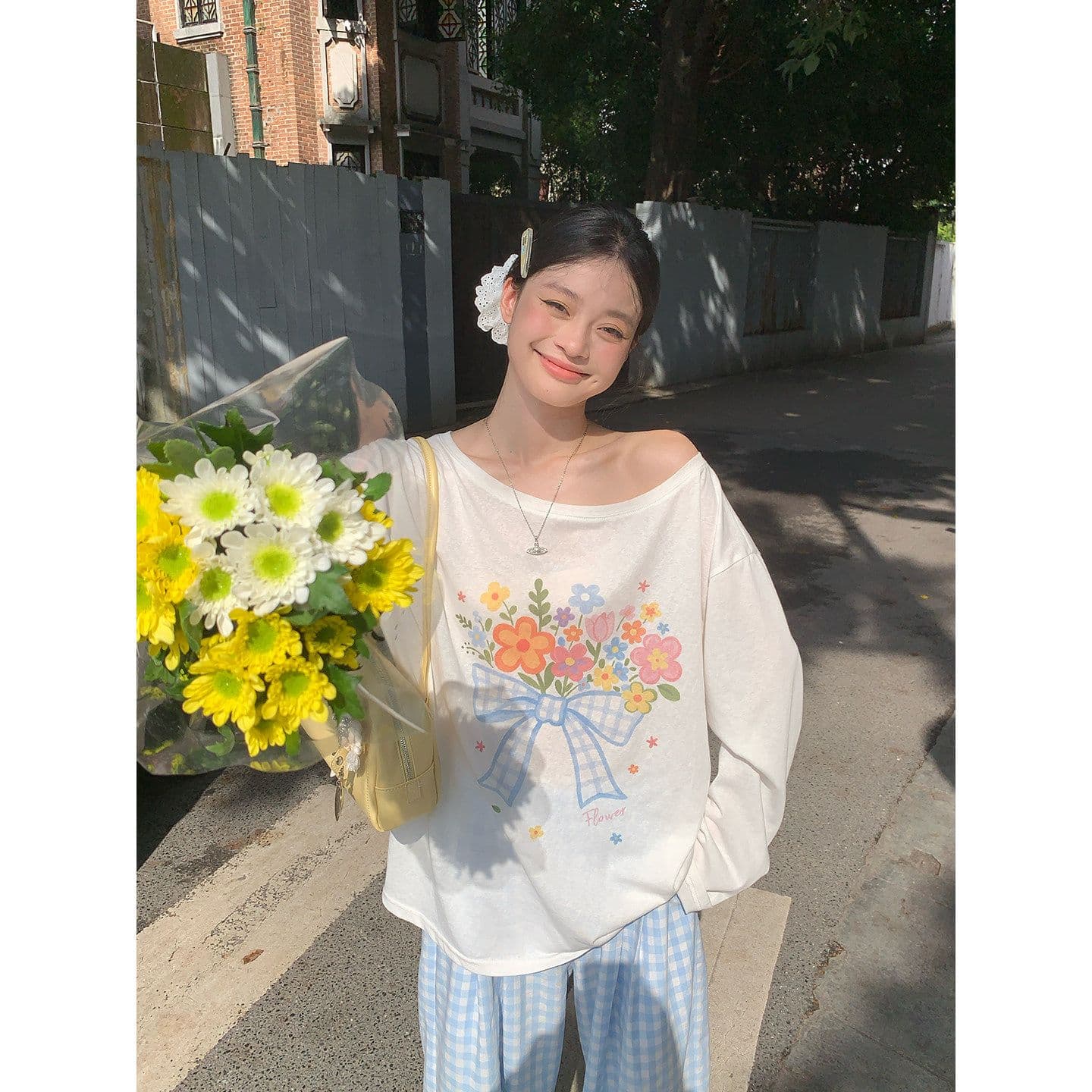 라이 경기 서울 눈꽃 화이트 비스듬한 어깨 자외선 차단 긴팔 티셔츠 여성 여름 루즈핏 꽃 프린트 디자인 블라우스 맨위