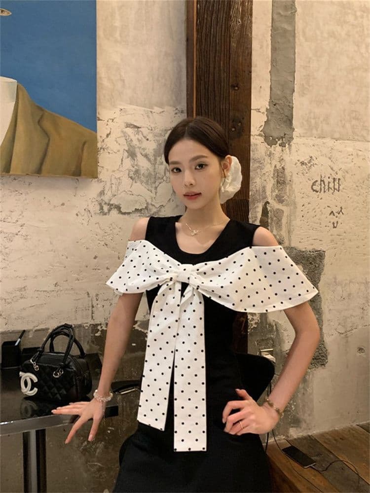 1 1 와 사고 방식 검정색 도트 무늬 페이크 레이어드 반팔 티셔츠 여성 여름 한 부서 몸매 가꾸기 나비 매듭 디자인 오프숄더 맨위 상세 이미지 8