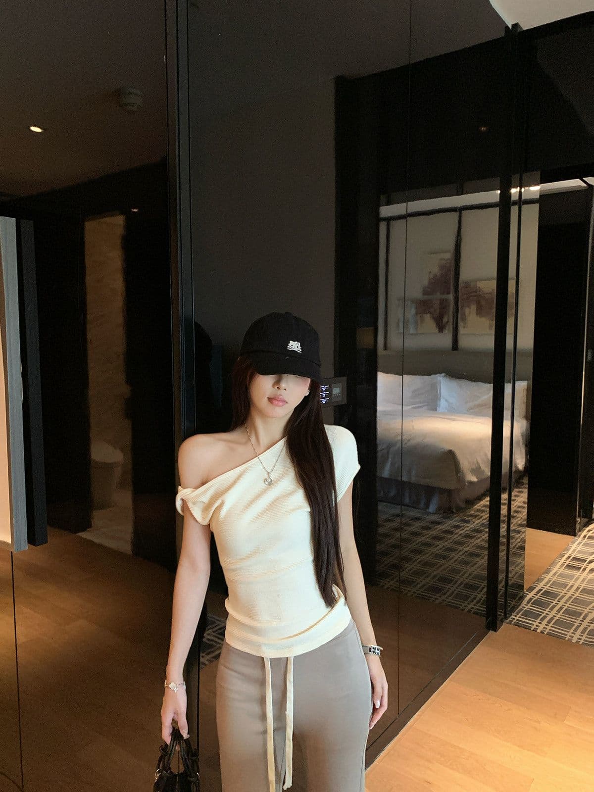 원본 원단 핫걸 비스듬한 어깨 반팔 티셔츠 여름 새로운 몸매 가꾸기 슬림해 보이는 오프숄더 맨위 여성 의류 상세 이미지 2