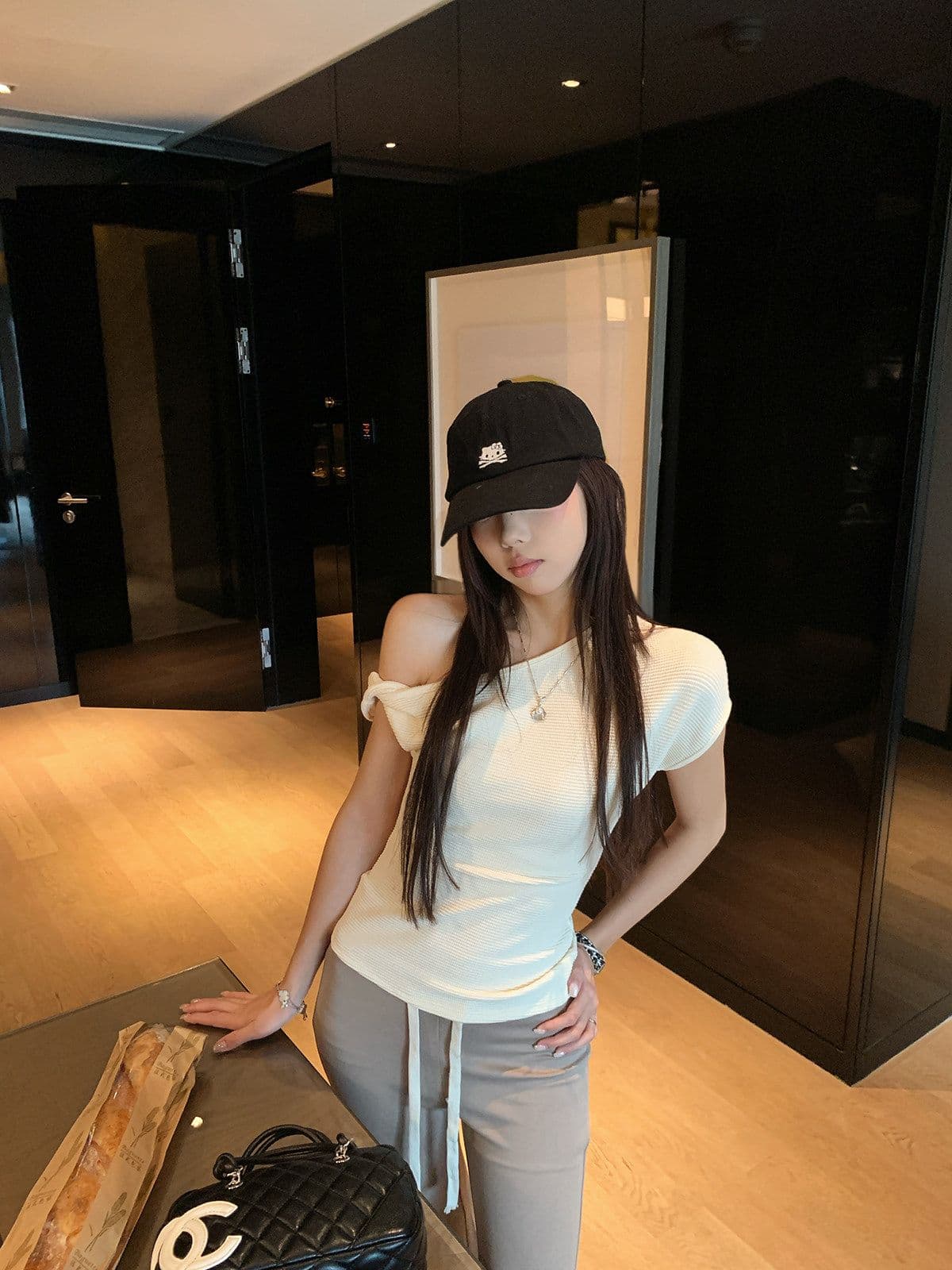 원본 원단 핫걸 비스듬한 어깨 반팔 티셔츠 여름 새로운 몸매 가꾸기 슬림해 보이는 오프숄더 맨위 여성 의류 상세 이미지 3