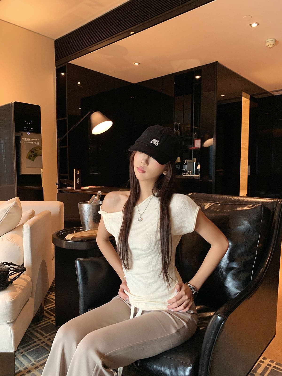원본 원단 핫걸 비스듬한 어깨 반팔 티셔츠 여름 새로운 몸매 가꾸기 슬림해 보이는 오프숄더 맨위 여성 의류 상세 이미지 4