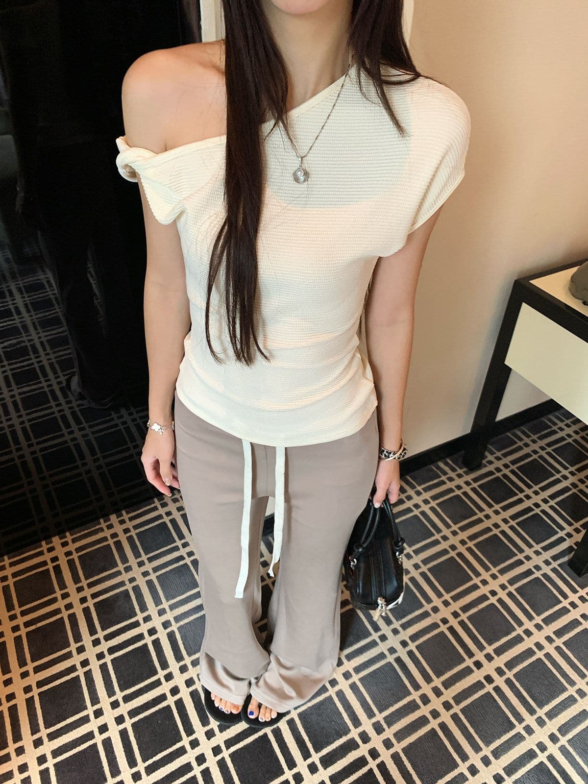 원본 원단 핫걸 비스듬한 어깨 반팔 티셔츠 여름 새로운 몸매 가꾸기 슬림해 보이는 오프숄더 맨위 여성 의류 상세 이미지 7