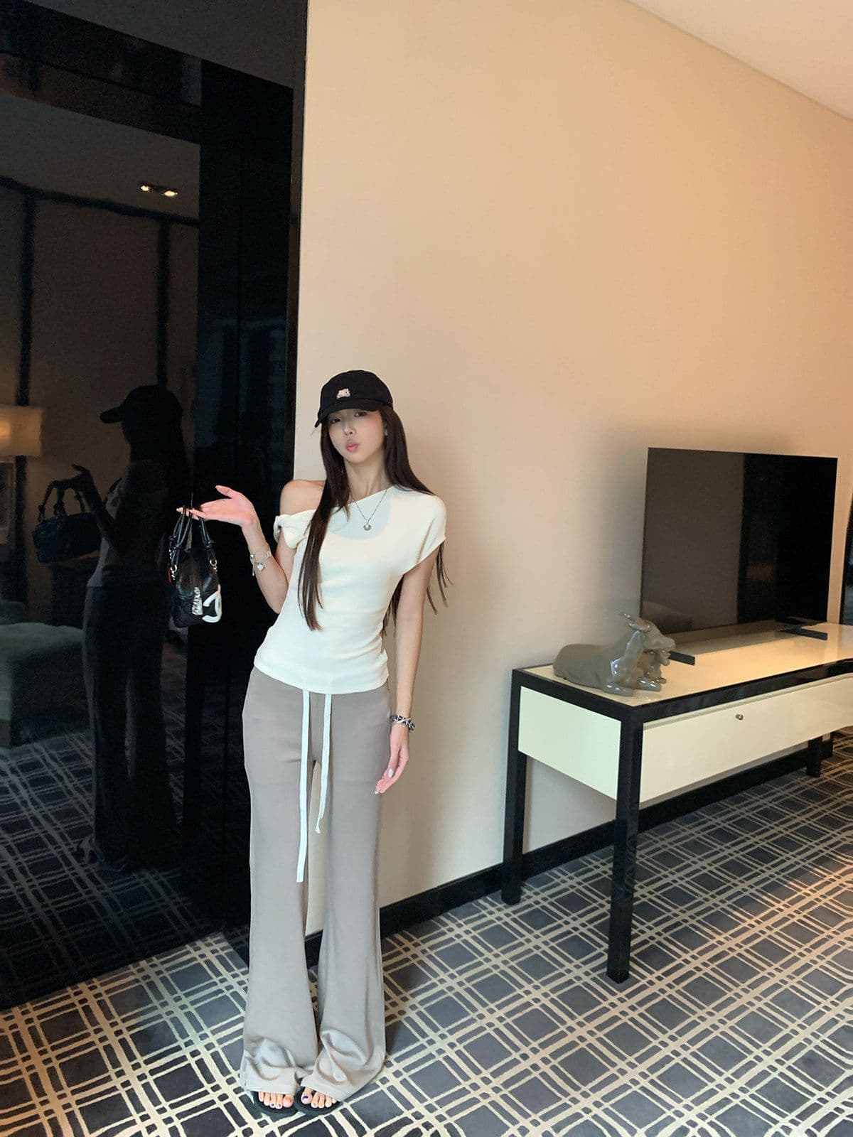 원본 원단 핫걸 비스듬한 어깨 반팔 티셔츠 여름 새로운 몸매 가꾸기 슬림해 보이는 오프숄더 맨위 여성 의류 상세 이미지 12