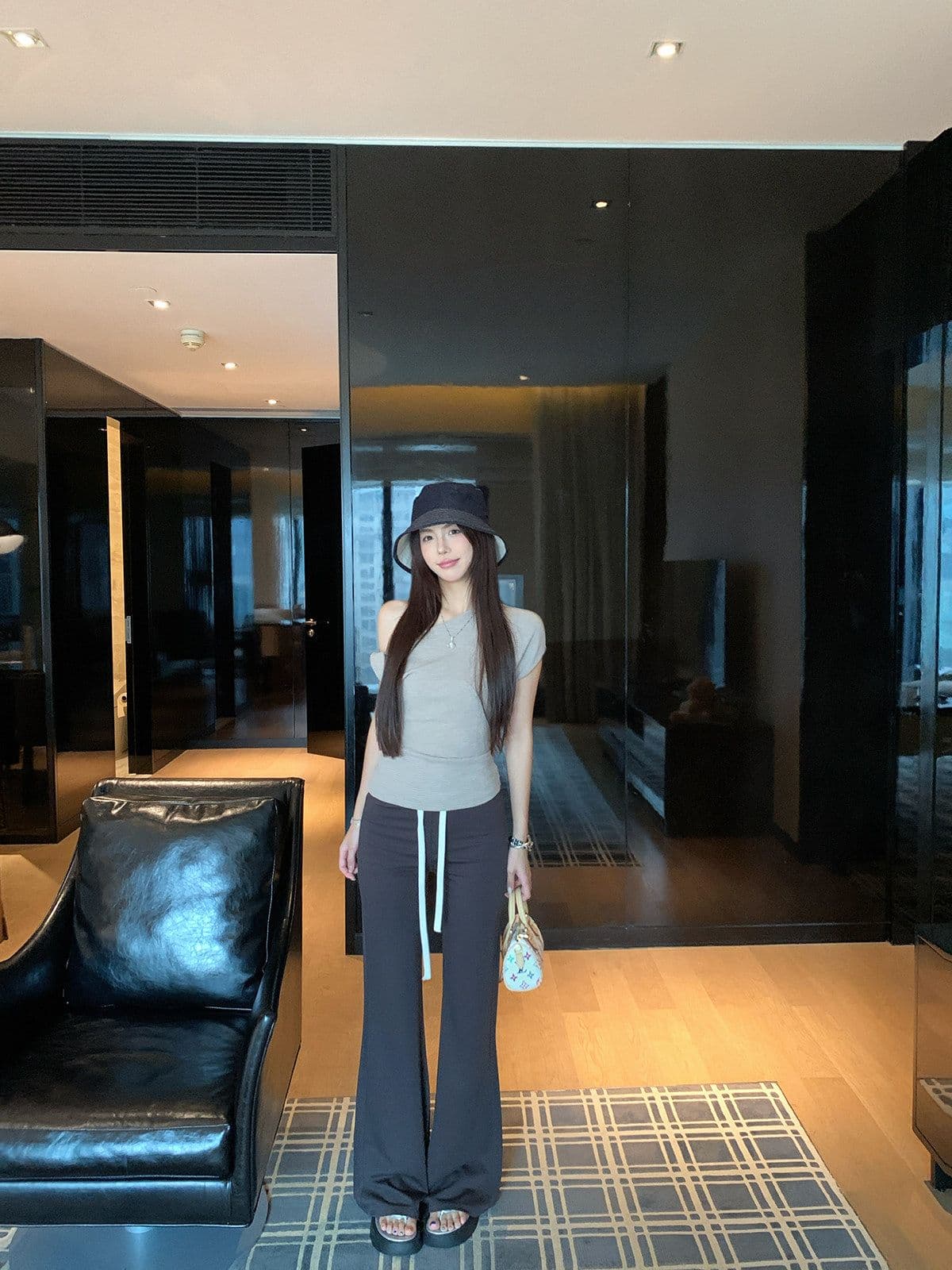 원본 원단 핫걸 비스듬한 어깨 반팔 티셔츠 여름 새로운 몸매 가꾸기 슬림해 보이는 오프숄더 맨위 여성 의류 상세 이미지 18