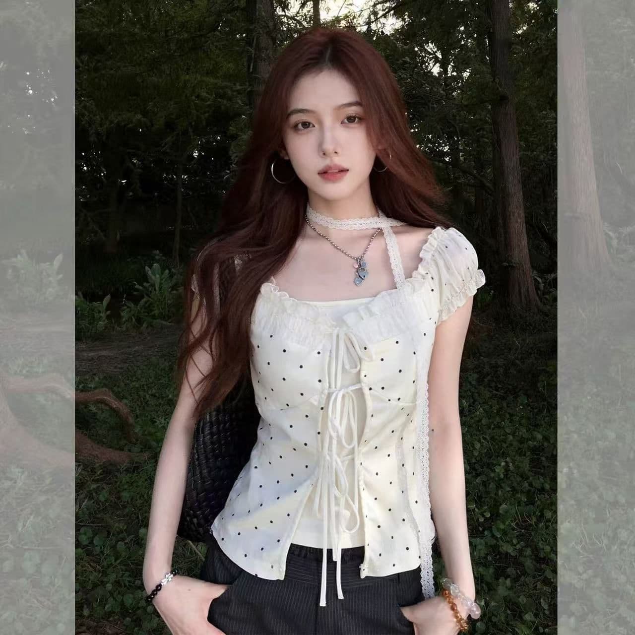 2026 여름 새로운 한 부서 도트 무늬 프린트 거품 소매 여성 패치워크 페이크 레이어드 슬림해 보이는 스트랩 그레이트 봐. 의류