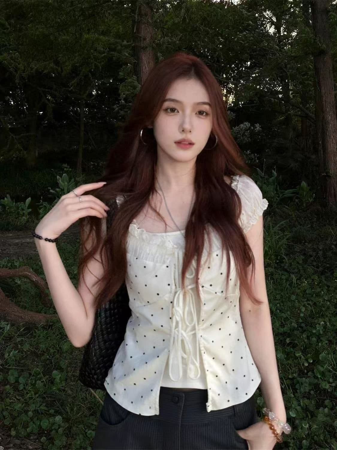 2026 여름 새로운 한 부서 도트 무늬 프린트 거품 소매 여성 패치워크 페이크 레이어드 슬림해 보이는 스트랩 그레이트 봐. 의류 상세 이미지 2