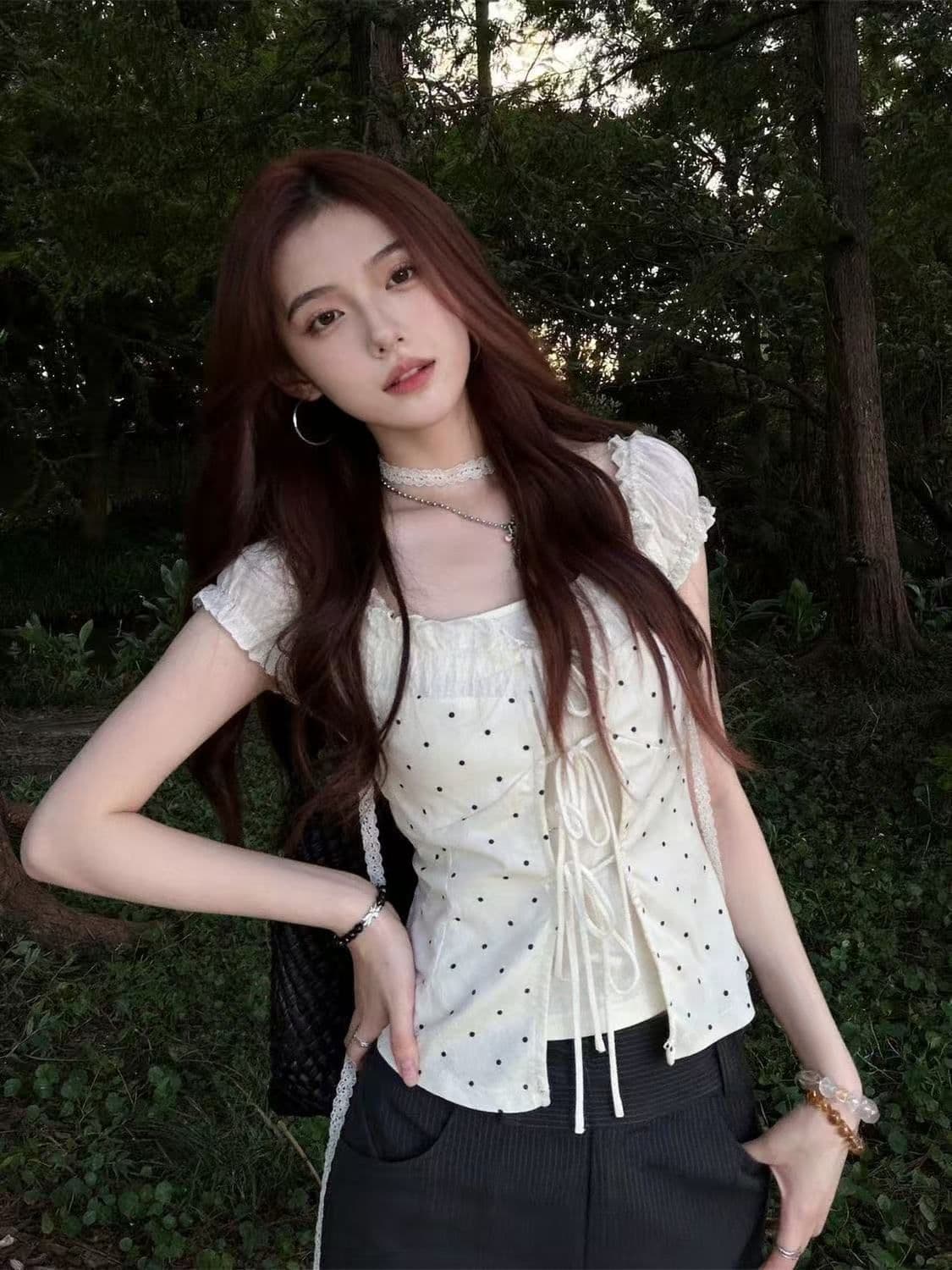 2026 여름 새로운 한 부서 도트 무늬 프린트 거품 소매 여성 패치워크 페이크 레이어드 슬림해 보이는 스트랩 그레이트 봐. 의류 상세 이미지 3