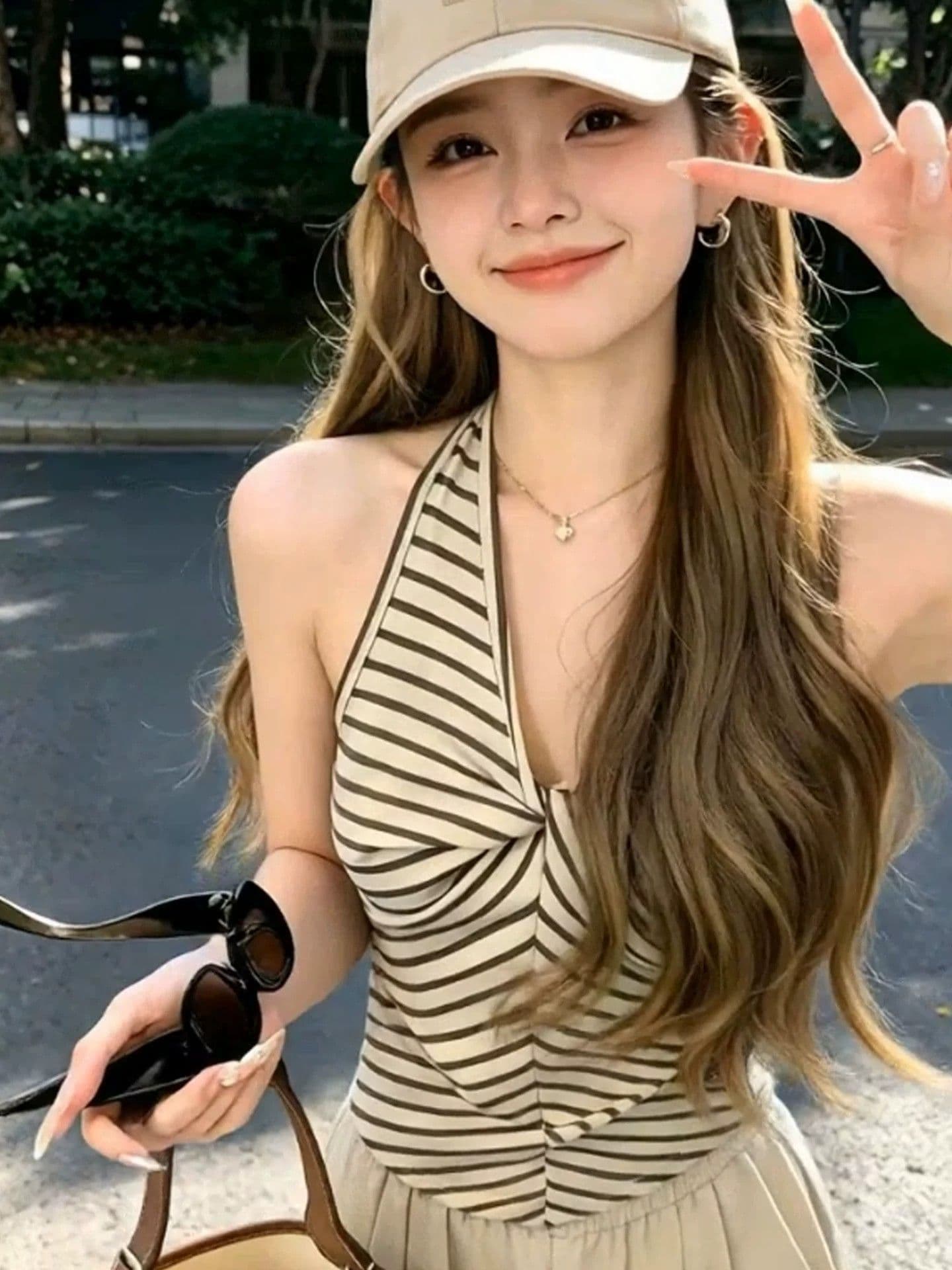 고유 한 스트라이프 비틀림 행침 목 V넥 캐미솔 여름 디자인 센스 몸매 가꾸기 슬림해 보이는 외출용 오프숄더 맨위 상세 이미지 2