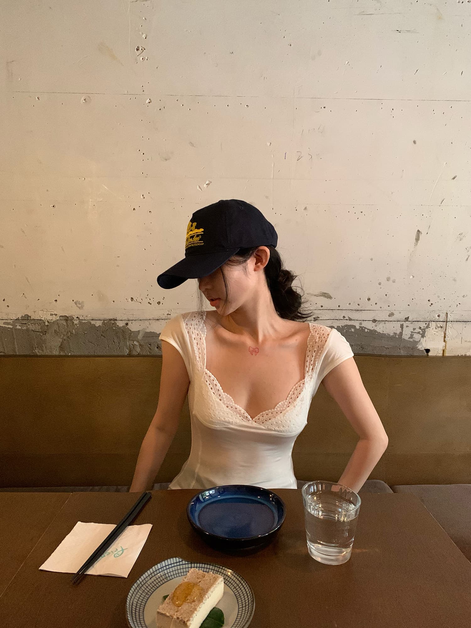 260 그램 사람들 면 배색 레이스 조각 V넥 반팔 티셔츠 여성 여름 디자인 센스 몸매 가꾸기 슬림해 보이는 순수한 욕망 맨위 이미지 3