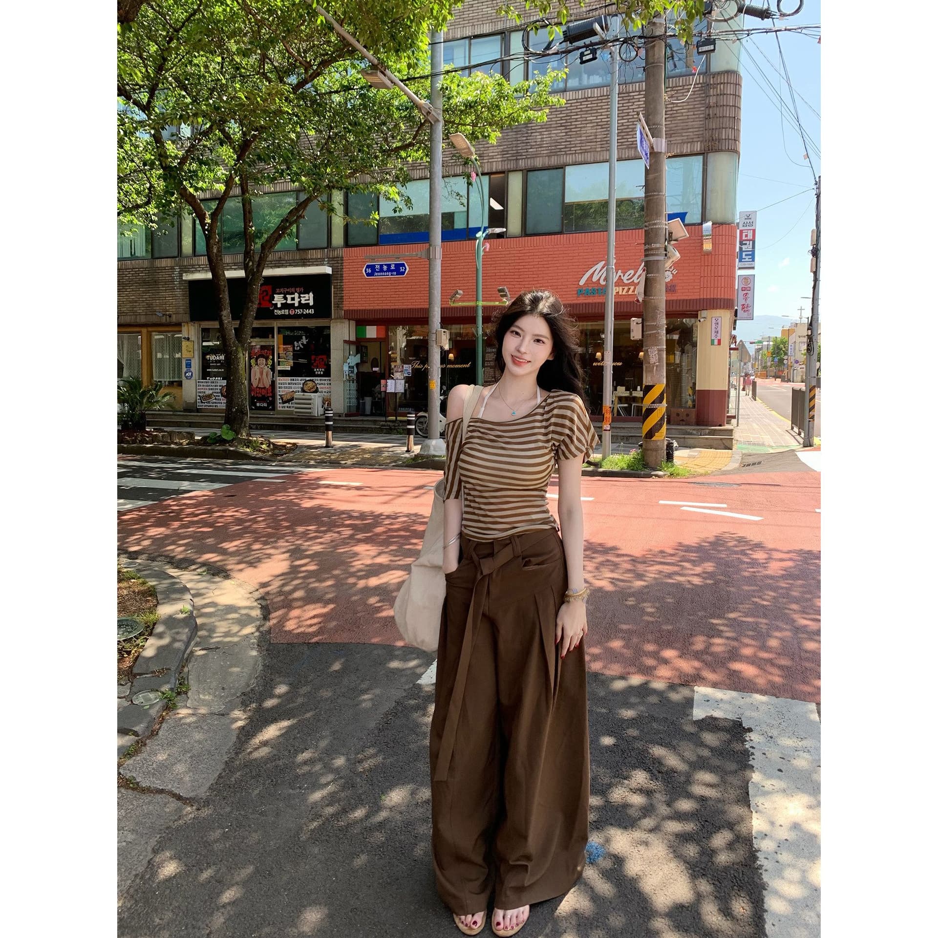 fart shop 정어리 통조림 식품 수 있습니다. 비스듬한 어깨 라운드 넥 백리스 허리 수축 티셔츠 여성 봄 여름 스트라이프 맨위 이미지 4