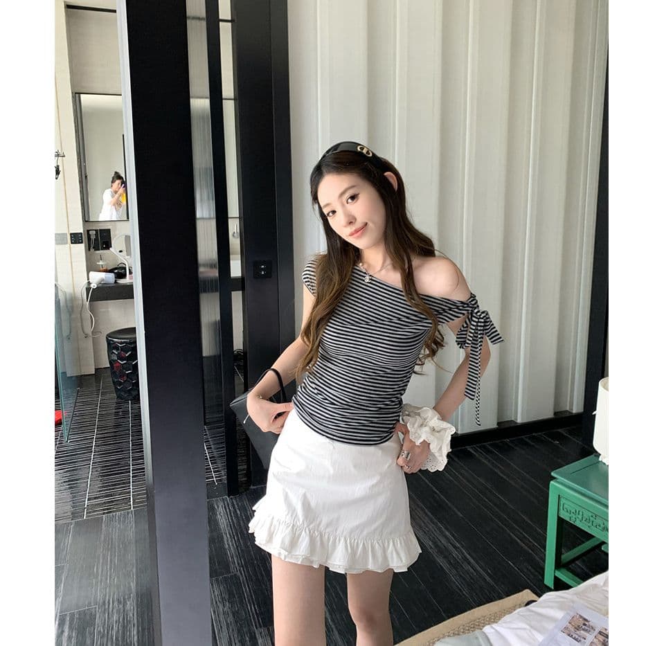 260 그램 1 1 인 면 일방적 인 스트랩 비스듬한 어깨 반팔 티셔츠 디자인 센스 몸매 가꾸기 품격 쇼트 스타일 맨위