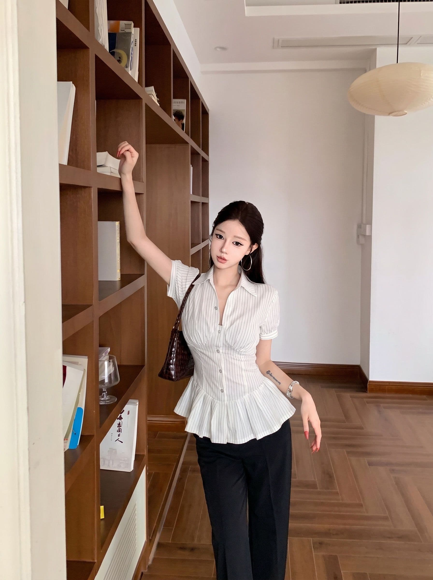 원본 품질 폴로 칼라 셔츠 여성 의류 여름 타이트 레트로 품격 셔츠 다용도 슬림해 보이는 반팔 맨위 상세 이미지 3