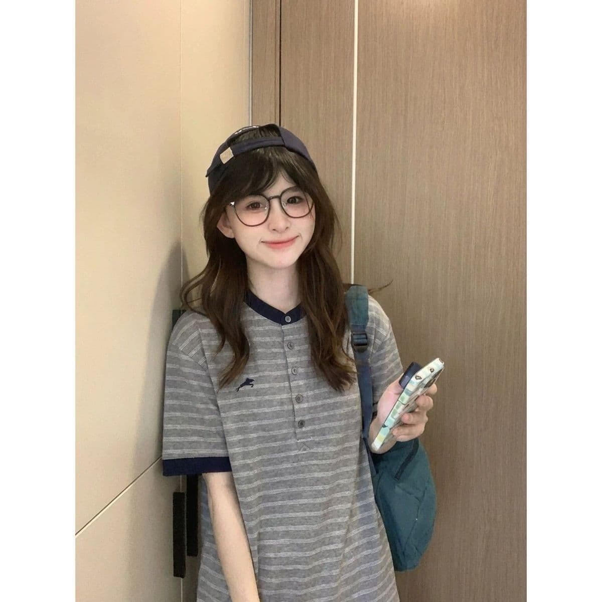 광저우 원단 60 면 40 폴리 에스터 이후 패키지 칼라 뒤로 3 차원 자수 반팔 티셔츠 남녀 정가